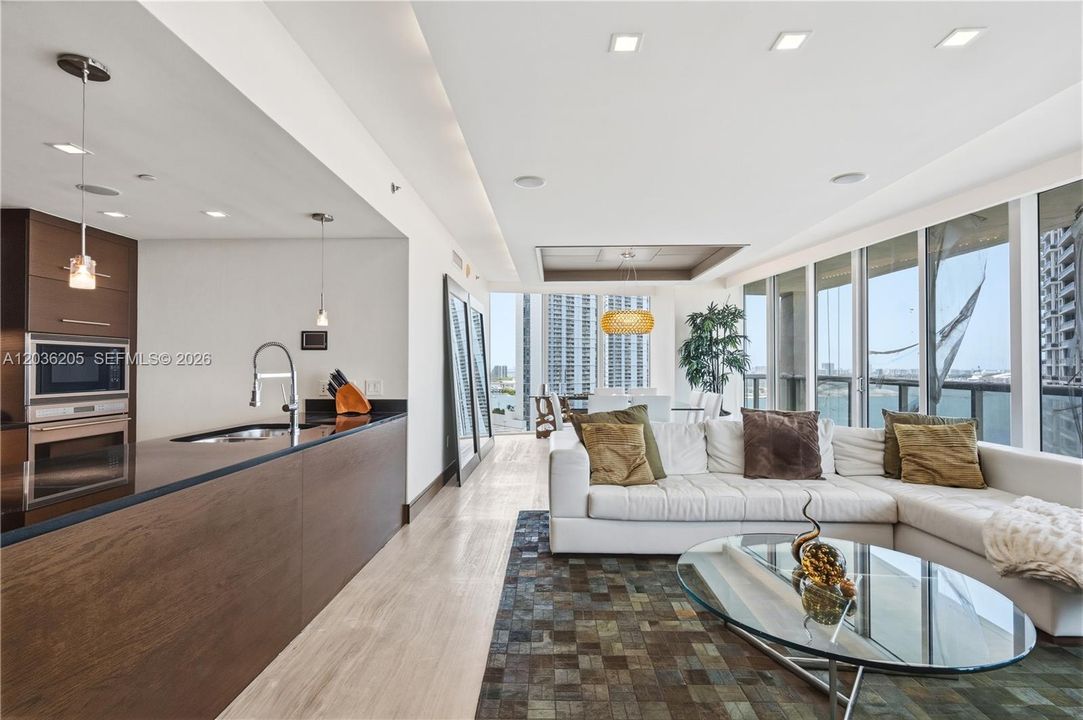 For Sale: $1,750,000 (3 beds, 2 baths, 1825 Square Feet)