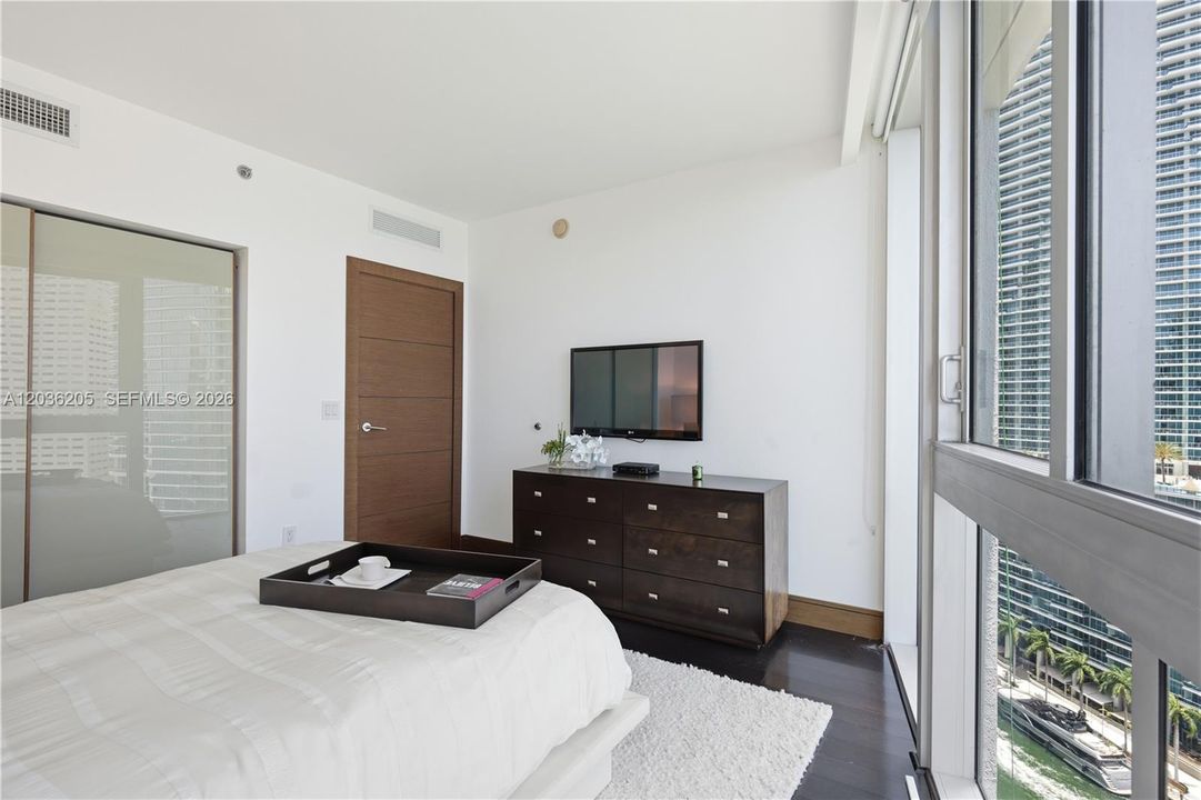 For Sale: $1,750,000 (3 beds, 2 baths, 1825 Square Feet)