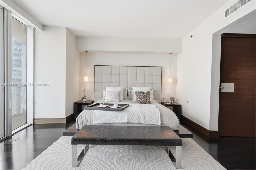 For Sale: $1,750,000 (3 beds, 2 baths, 1825 Square Feet)