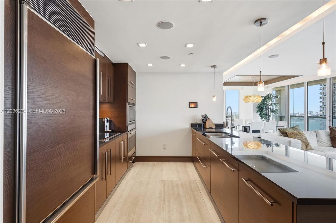 For Sale: $1,750,000 (3 beds, 2 baths, 1825 Square Feet)