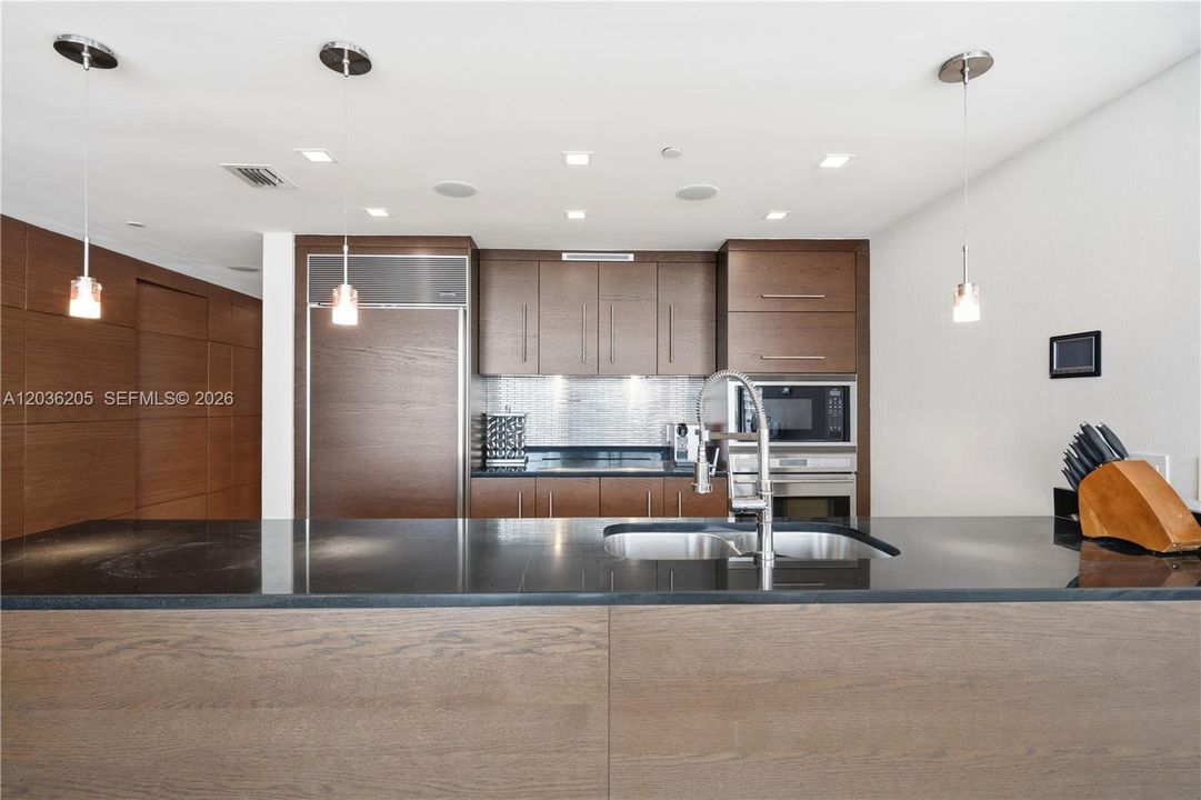 For Sale: $1,750,000 (3 beds, 2 baths, 1825 Square Feet)