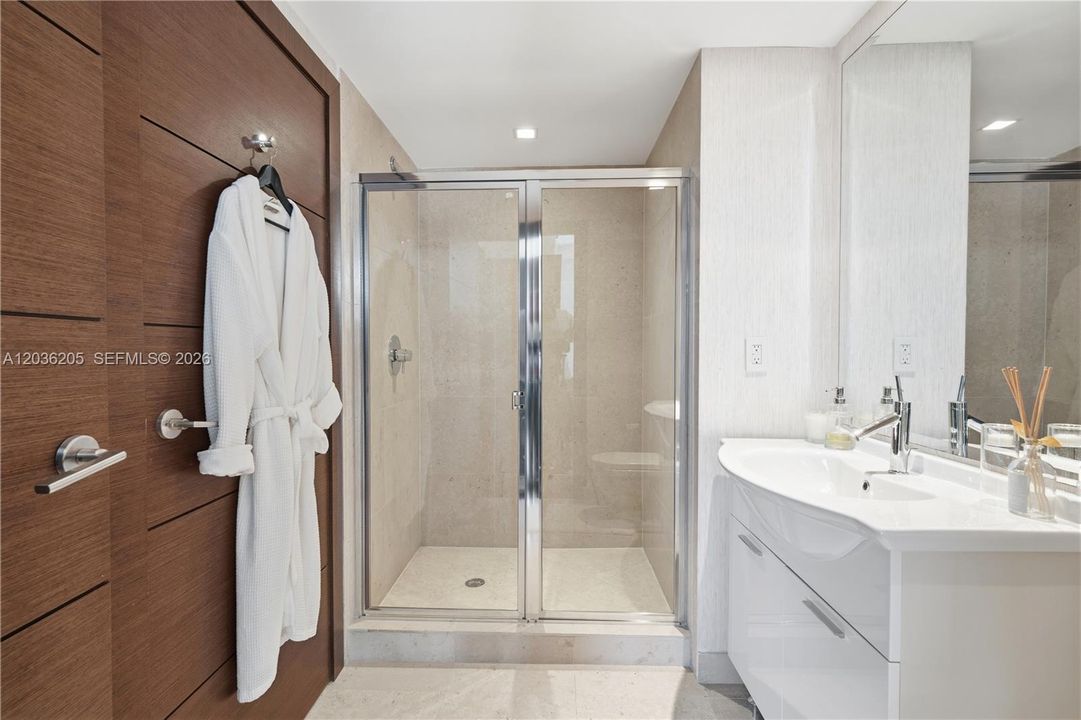 For Sale: $1,750,000 (3 beds, 2 baths, 1825 Square Feet)