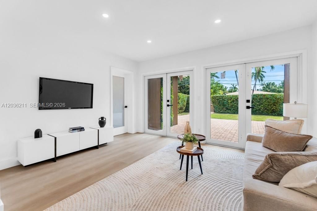 На продажу: $995,000 (4 спален, 2 ванн, 1910 Квадратных фут)