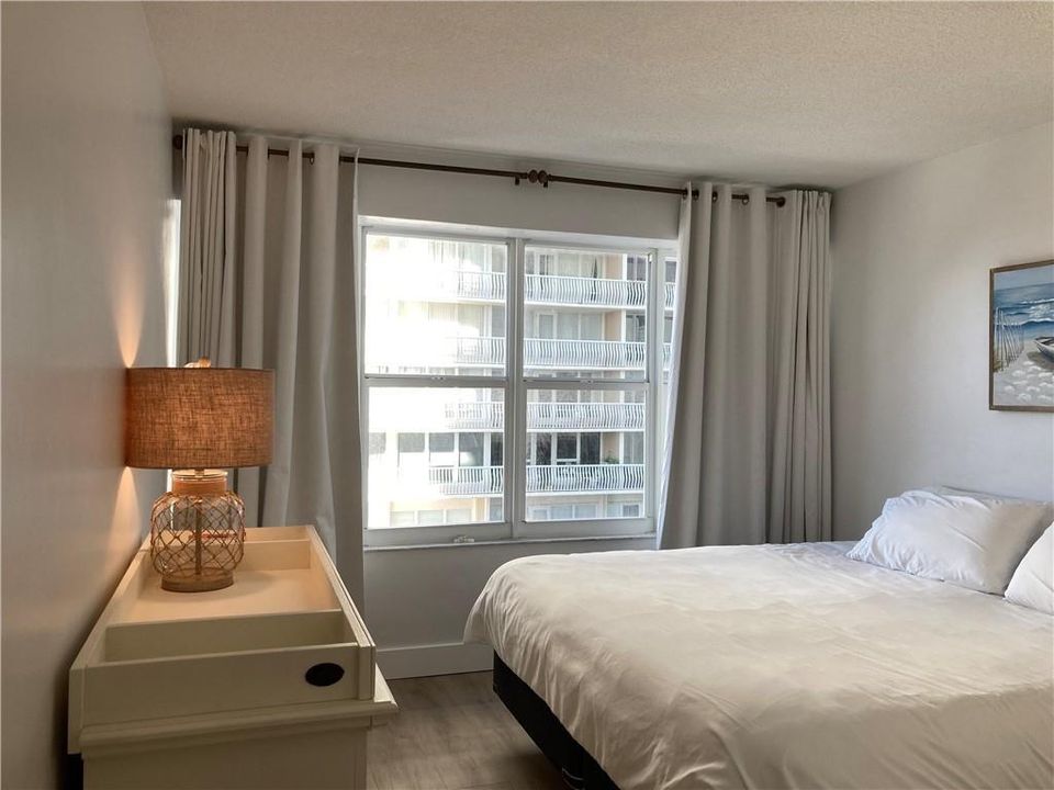 Guest Bedroom-King Bed