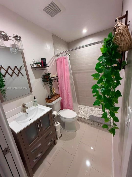 For Rent: $3,400 (3 beds, 2 baths, 2655 Square Feet)