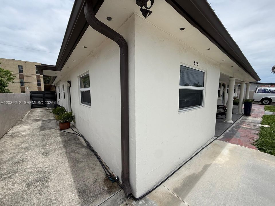 For Rent: $3,400 (3 beds, 2 baths, 2655 Square Feet)
