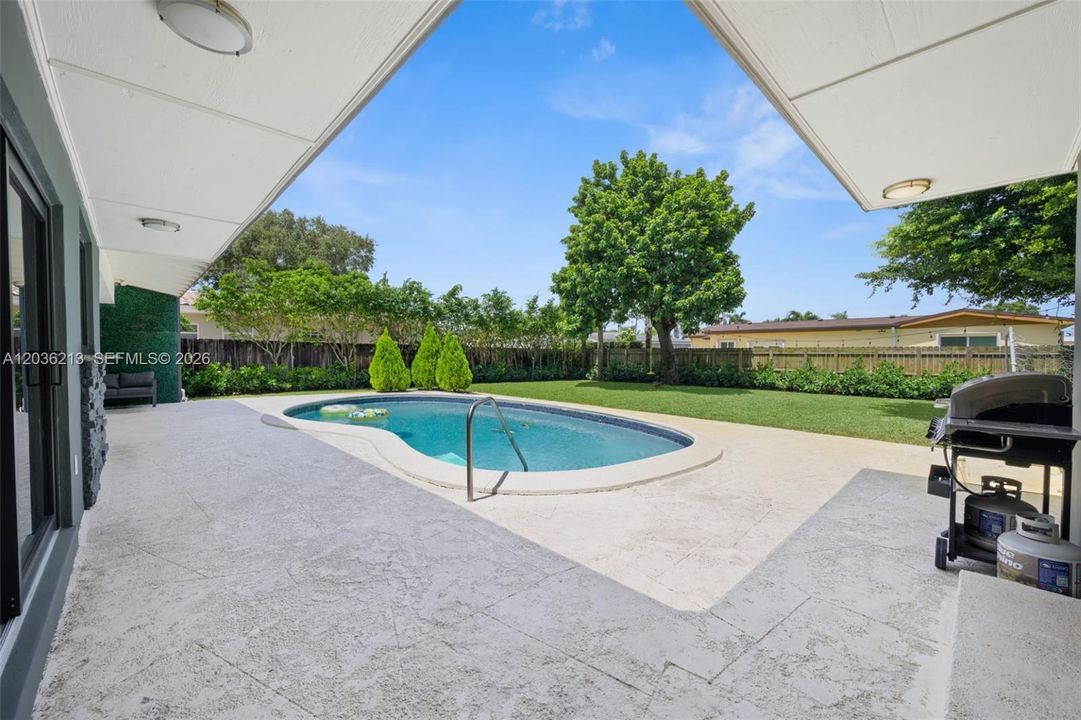 For Rent: $9,750 (4 beds, 3 baths, 2052 Square Feet)