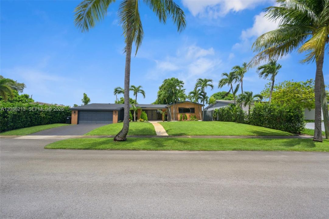 For Rent: $9,750 (4 beds, 3 baths, 2052 Square Feet)