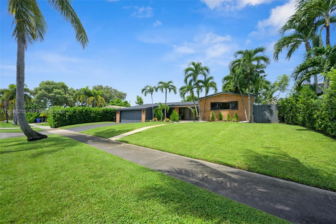 For Rent: $9,750 (4 beds, 3 baths, 2052 Square Feet)
