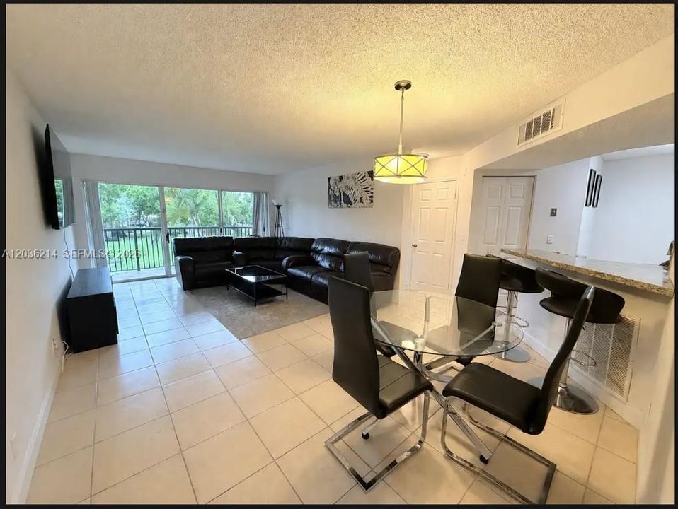 For Sale: $250,000 (2 beds, 2 baths, 984 Square Feet)