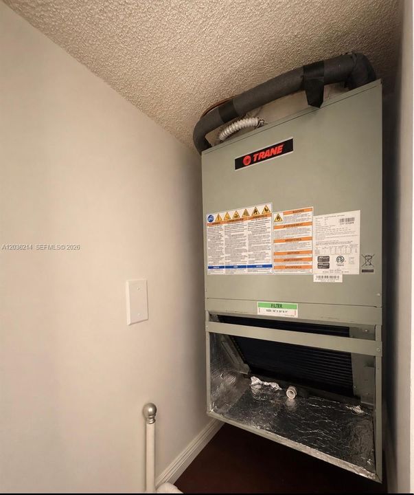 For Sale: $250,000 (2 beds, 2 baths, 984 Square Feet)