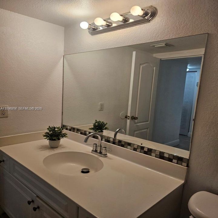 В аренду: $1,900 (1 спален, 1 ванн, 810 Квадратных фут)