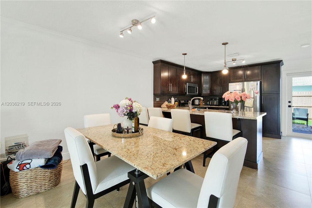 For Sale: $525,000 (2 beds, 1 baths, 1020 Square Feet)