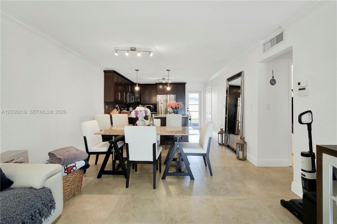 For Sale: $525,000 (2 beds, 1 baths, 1020 Square Feet)
