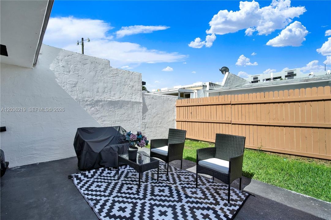 For Sale: $525,000 (2 beds, 1 baths, 1020 Square Feet)