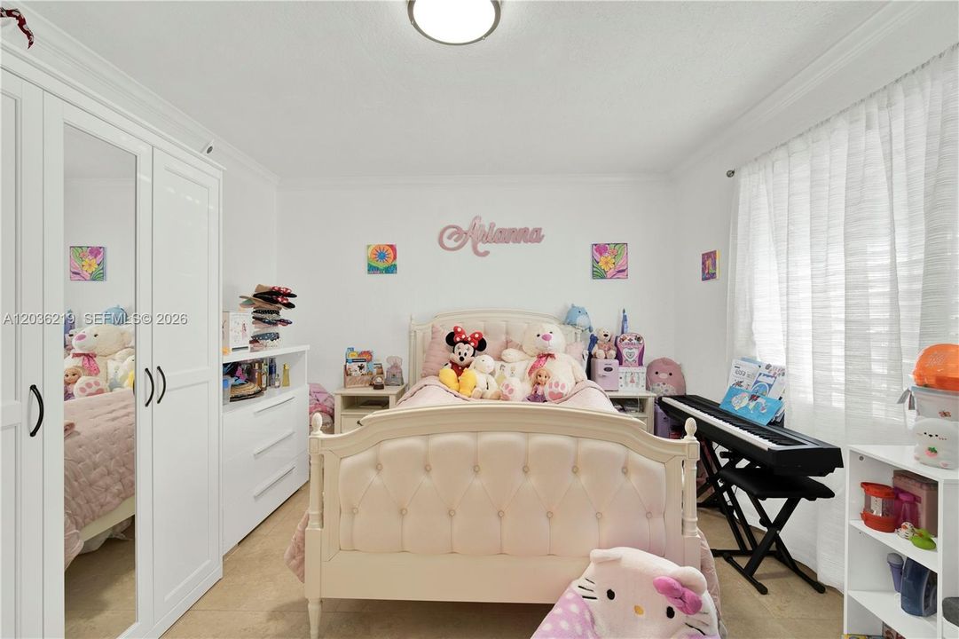 For Sale: $525,000 (2 beds, 1 baths, 1020 Square Feet)