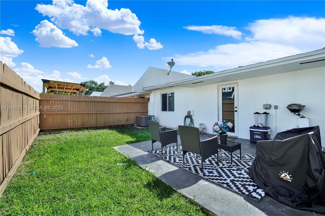For Sale: $525,000 (2 beds, 1 baths, 1020 Square Feet)