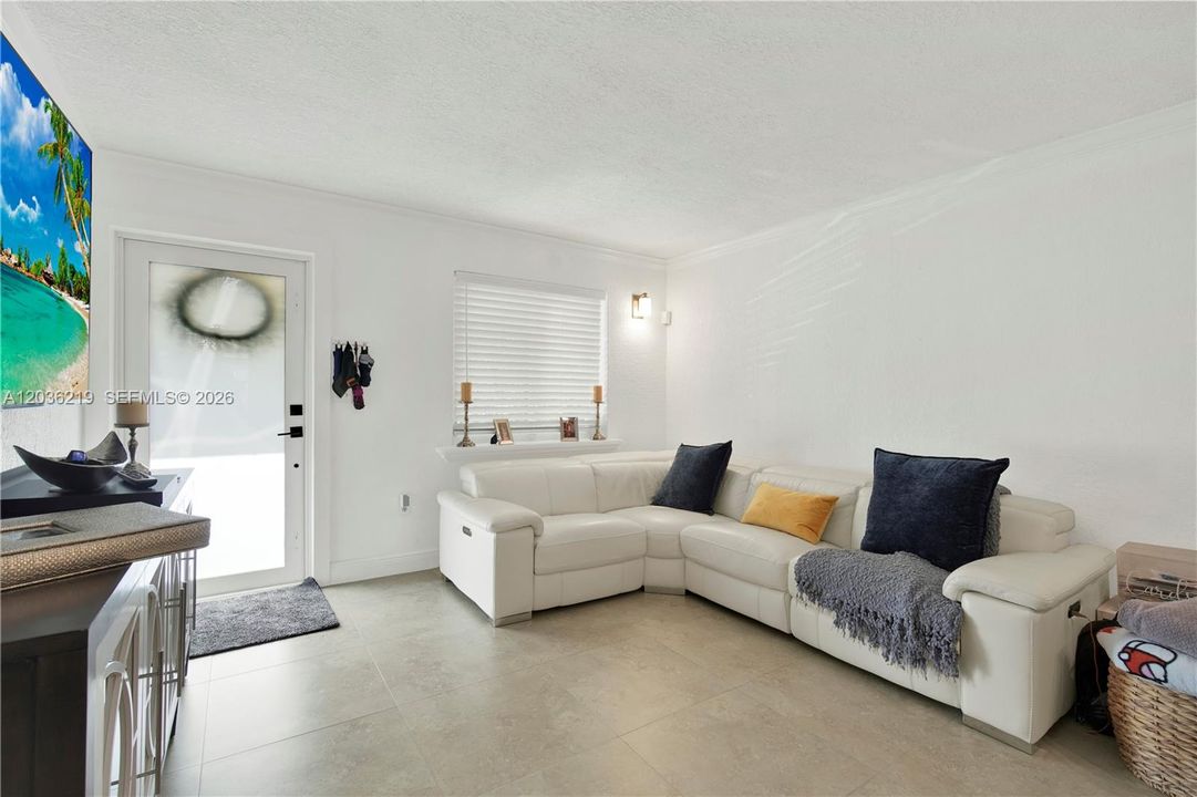 For Sale: $525,000 (2 beds, 1 baths, 1020 Square Feet)