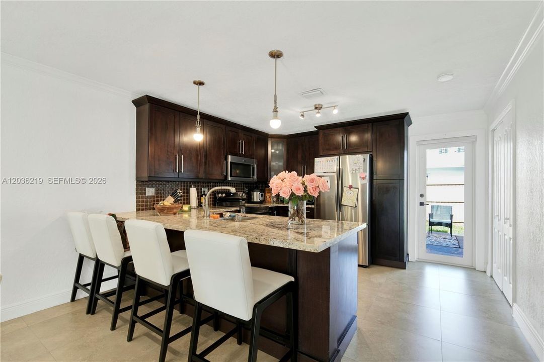 For Sale: $525,000 (2 beds, 1 baths, 1020 Square Feet)