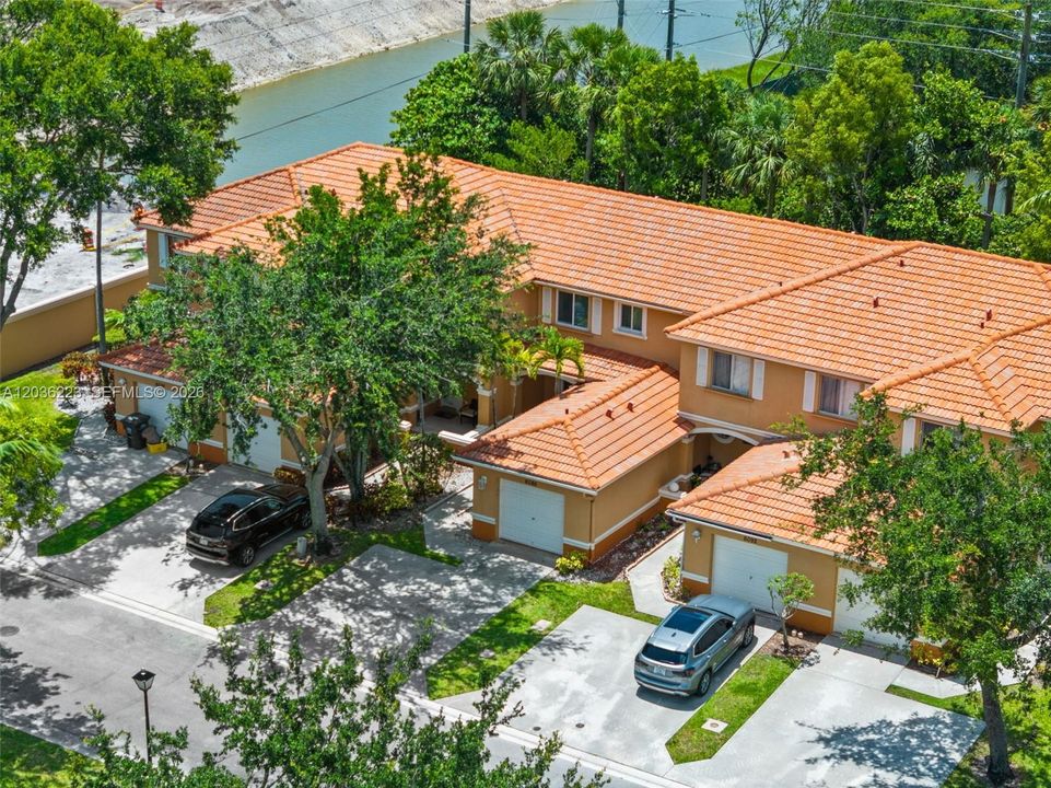 На продажу: $340,000 (2 спален, 2 ванн, 1322 Квадратных фут)