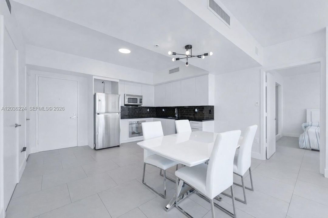 For Sale: $629,000 (2 beds, 2 baths, 1118 Square Feet)