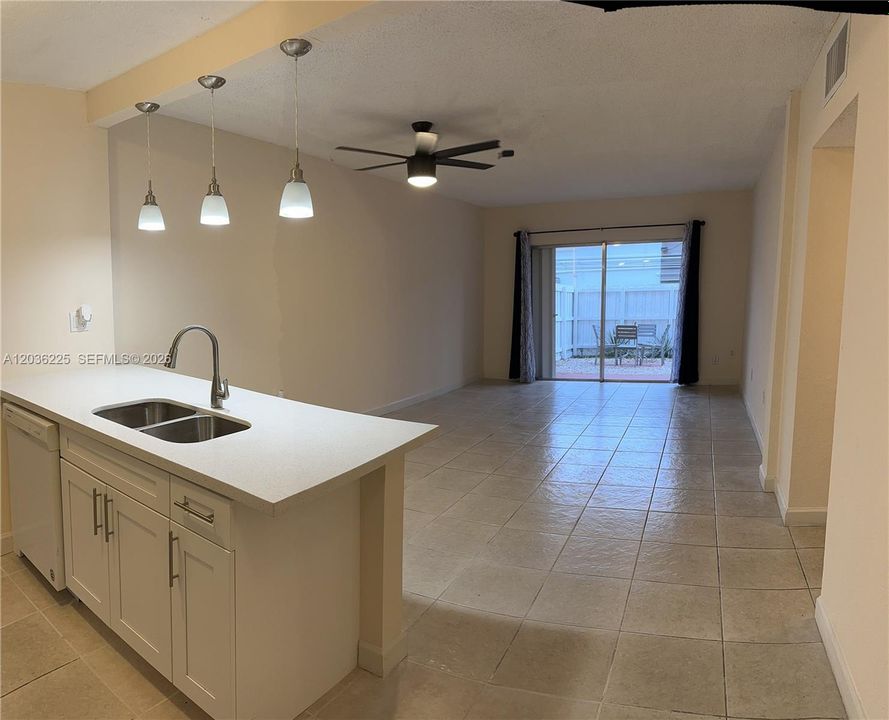 For Rent: $2,300 (2 beds, 1 baths, 850 Square Feet)