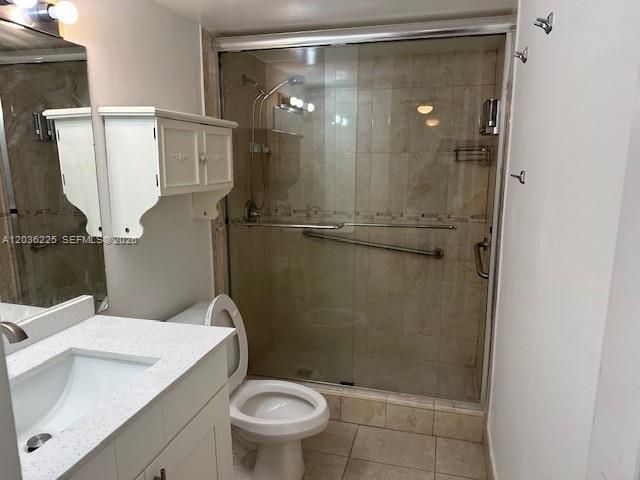 For Rent: $2,300 (2 beds, 1 baths, 850 Square Feet)
