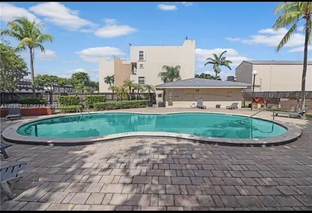 For Rent: $2,300 (2 beds, 1 baths, 850 Square Feet)