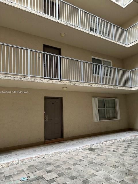 For Rent: $2,300 (2 beds, 1 baths, 850 Square Feet)