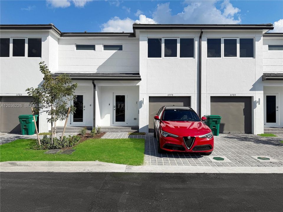 В аренду: $3,400 (3 спален, 2 ванн, 1331 Квадратных фут)