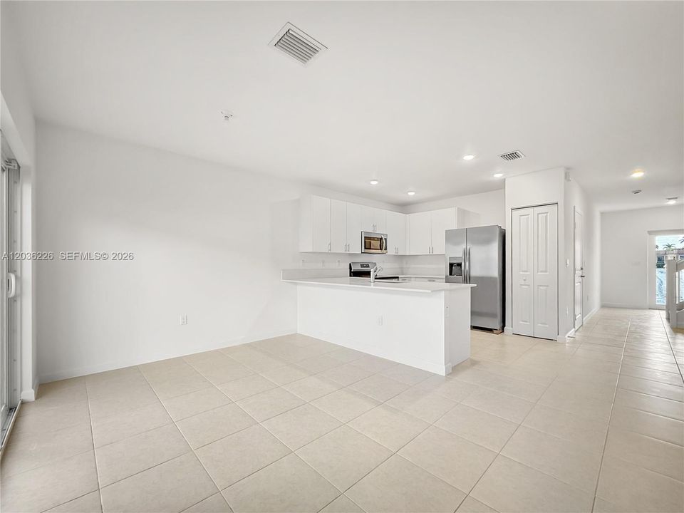 В аренду: $3,400 (3 спален, 2 ванн, 1331 Квадратных фут)