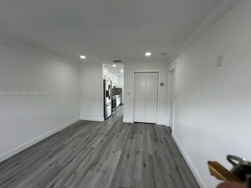 For Rent: $2,200 (2 beds, 1 baths, 960 Square Feet)