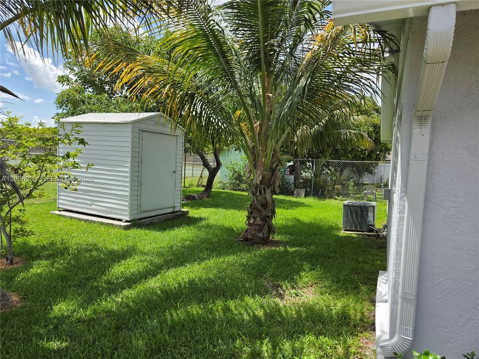 For Rent: $2,200 (2 beds, 1 baths, 960 Square Feet)