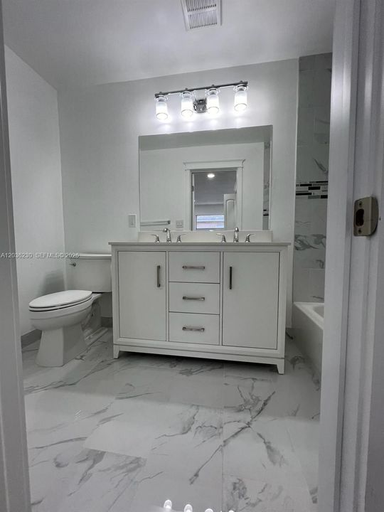 For Rent: $2,200 (2 beds, 1 baths, 960 Square Feet)