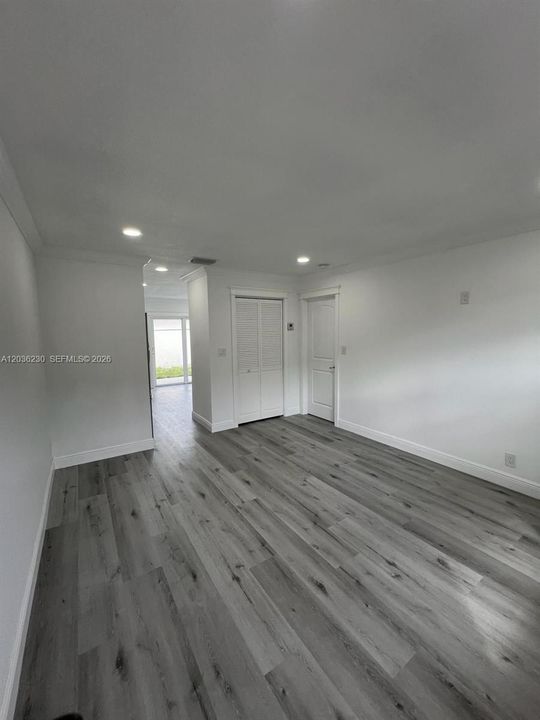 For Rent: $2,200 (2 beds, 1 baths, 960 Square Feet)