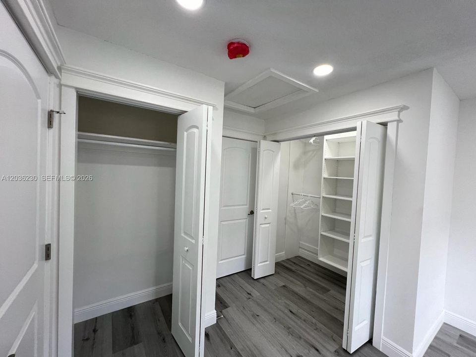 For Rent: $2,200 (2 beds, 1 baths, 960 Square Feet)