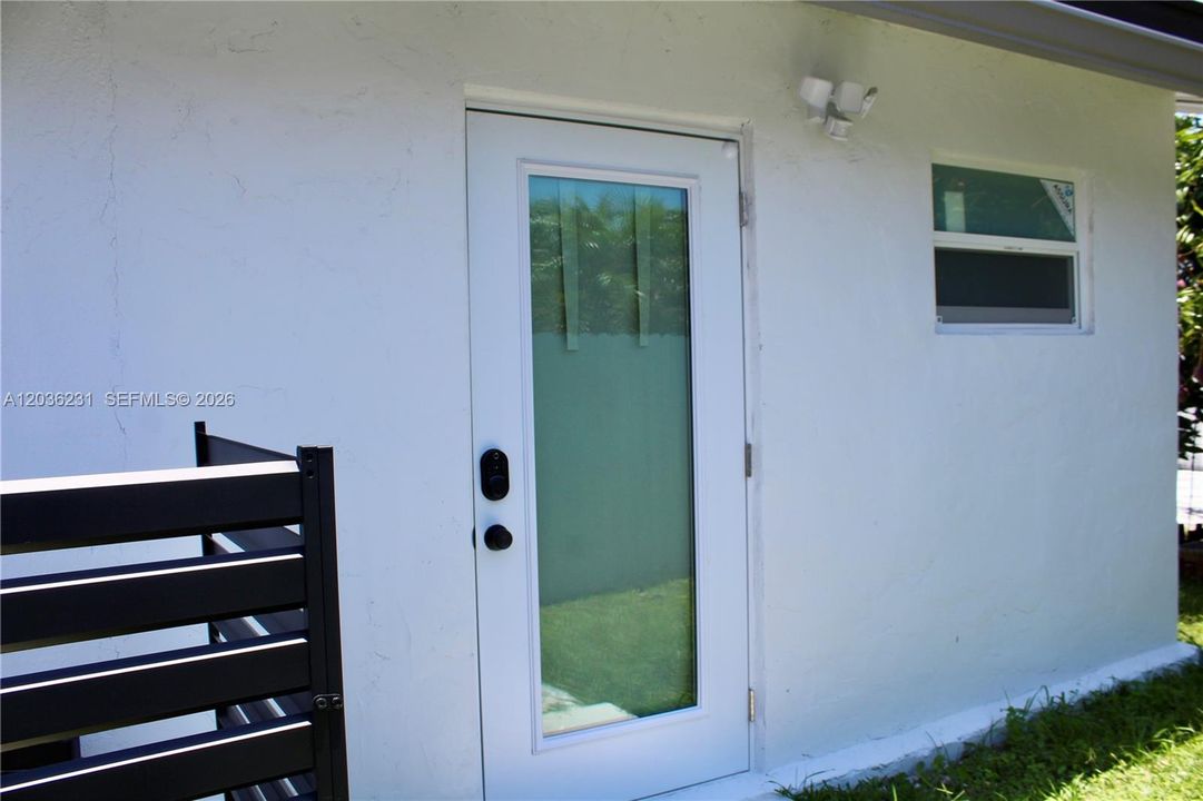 For Rent: $1,450 (1 beds, 1 baths, 250 Square Feet)