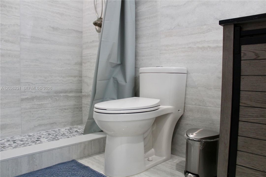 For Rent: $1,450 (1 beds, 1 baths, 250 Square Feet)