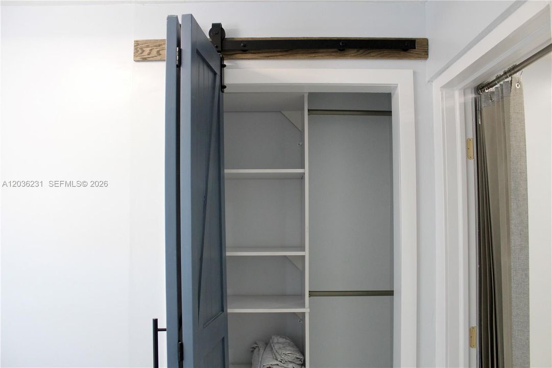 For Rent: $1,450 (1 beds, 1 baths, 250 Square Feet)
