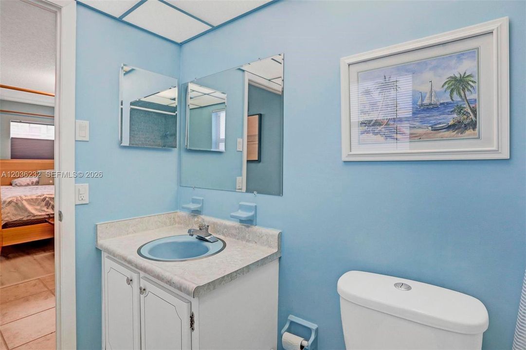 For Sale: $199,000 (1 beds, 1 baths, 806 Square Feet)