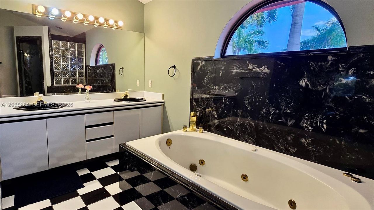 For Sale: $3,000,000 (4 beds, 4 baths, 5468 Square Feet)