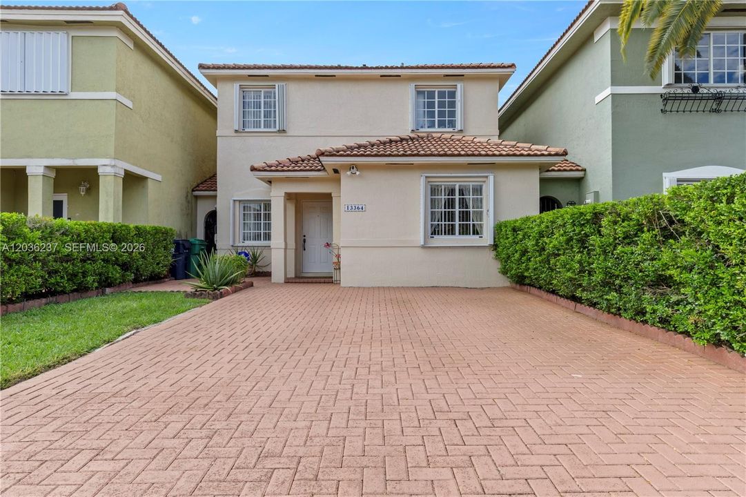 For Sale: $499,999 (3 beds, 3 baths, 1440 Square Feet)