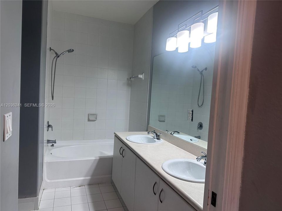 В аренду: $3,000 (3 спален, 2 ванн, 1340 Квадратных фут)