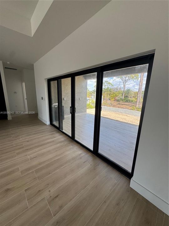 For Sale: $425,000 (5 beds, 3 baths, 2200 Square Feet)