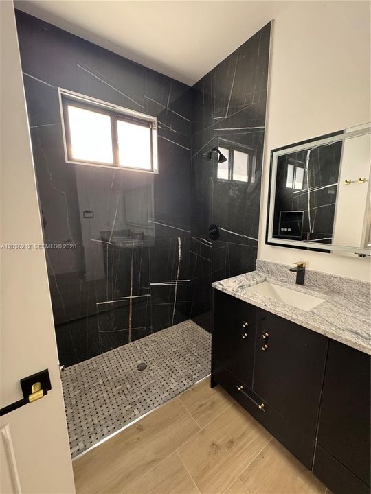 For Sale: $425,000 (5 beds, 3 baths, 2200 Square Feet)