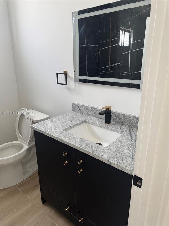 For Sale: $425,000 (5 beds, 3 baths, 2200 Square Feet)