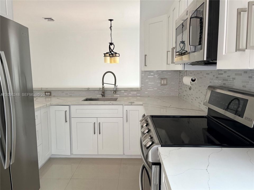 For Sale: $560,000 (3 beds, 2 baths, 1515 Square Feet)