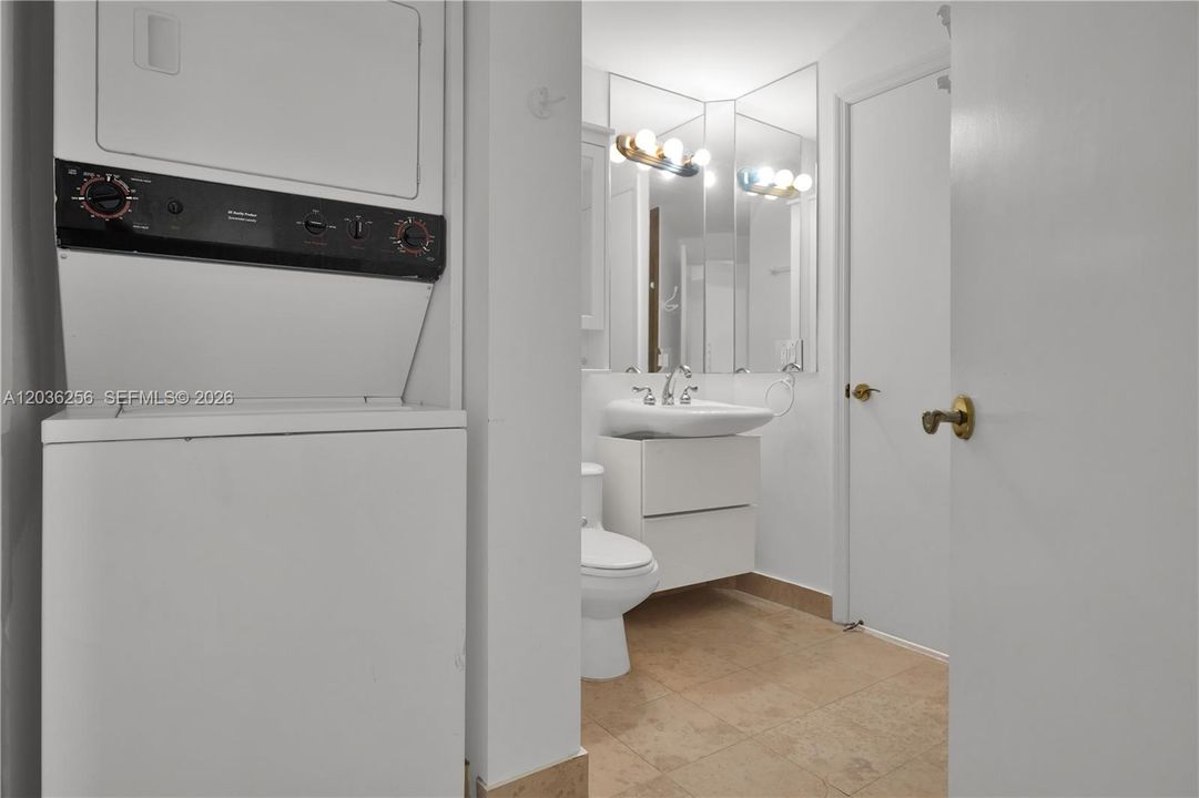 For Sale: $1,096,500 (1 beds, 2 baths, 1100 Square Feet)