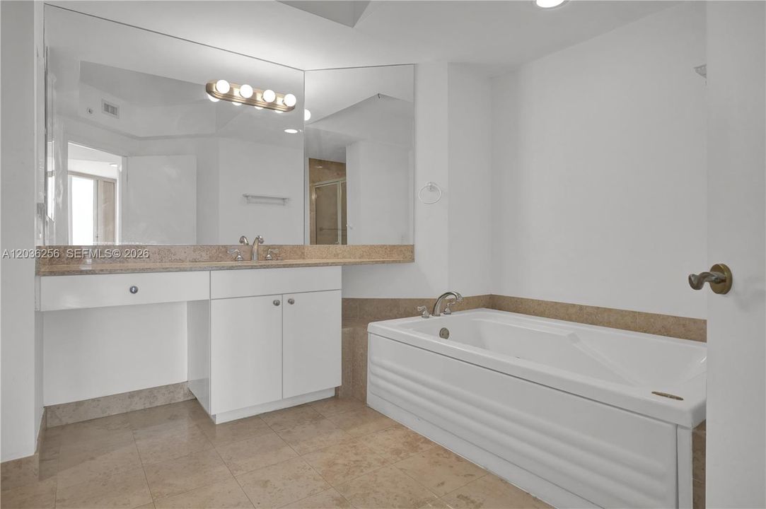 For Sale: $1,096,500 (1 beds, 2 baths, 1100 Square Feet)