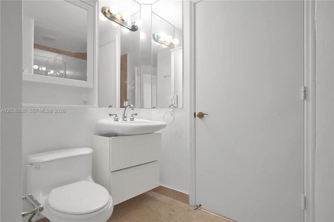 For Sale: $1,096,500 (1 beds, 2 baths, 1100 Square Feet)